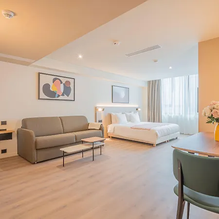 Yuna Montmartre - 4*