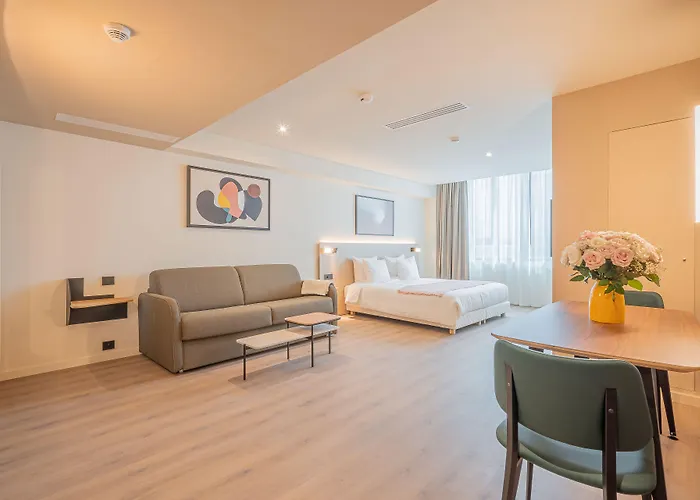 Yuna Montmartre - 4*